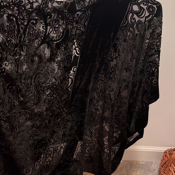 Urban Outfitters Black Kimono Shawl NWOT - Picture 7 of 15